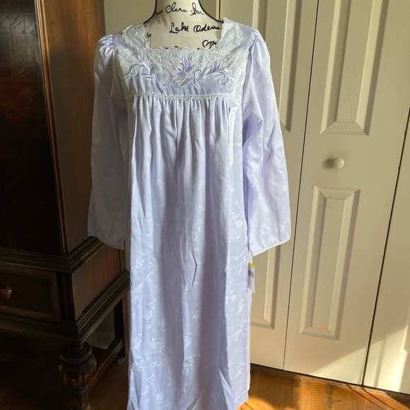 Miss Elaine Classics Lilac Floral nightgown M  Super Soft NWTS - Picture 1 of 13